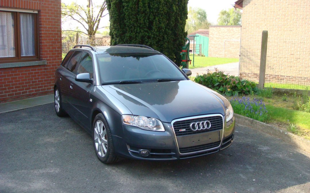 Audi A4 2.5 tdi V6 familiar S-line (ref .190)
